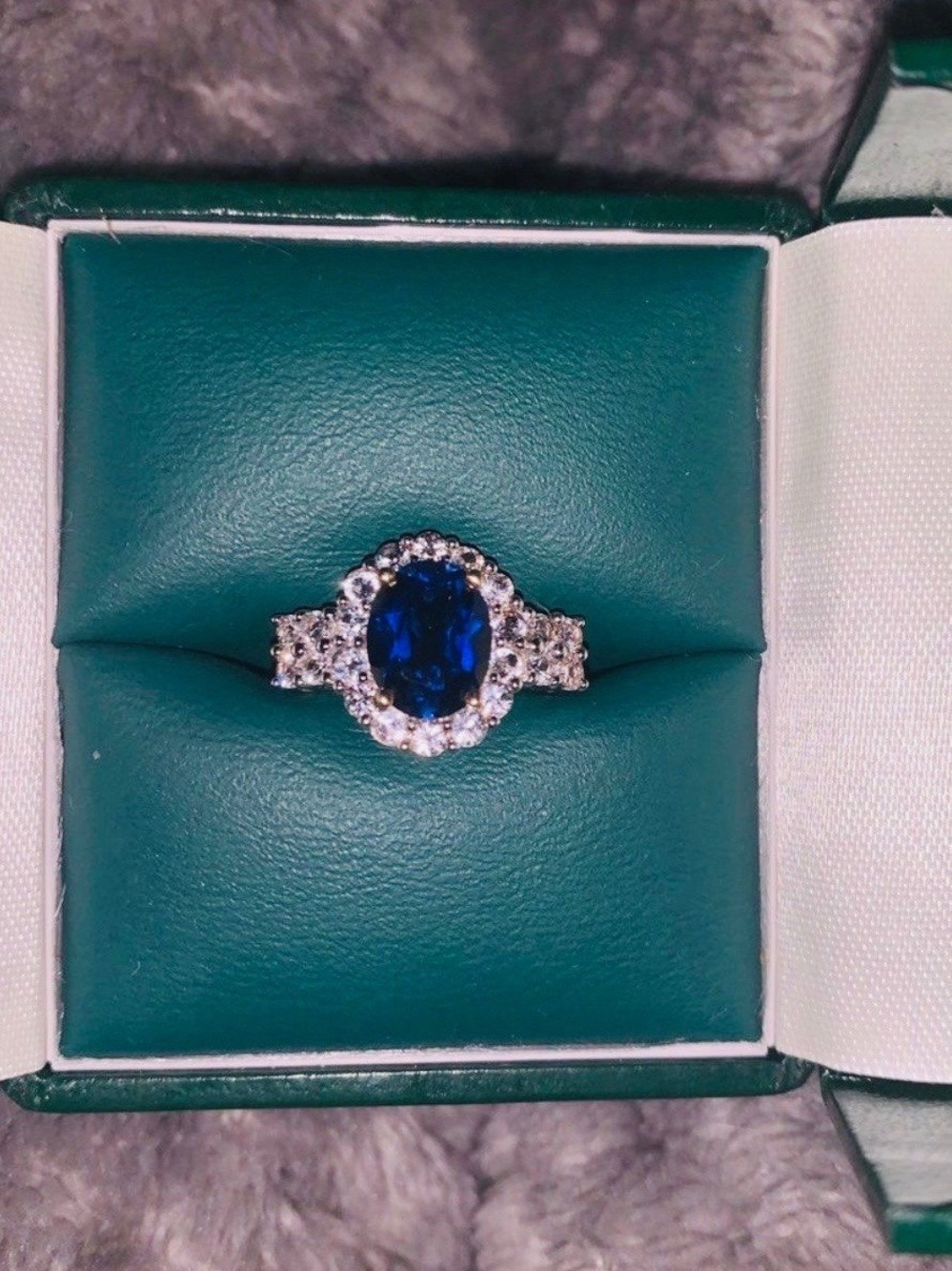VINTAGE 10K YELLOW GOLD SAPPHIRE AND DIAMOND HALO RING
